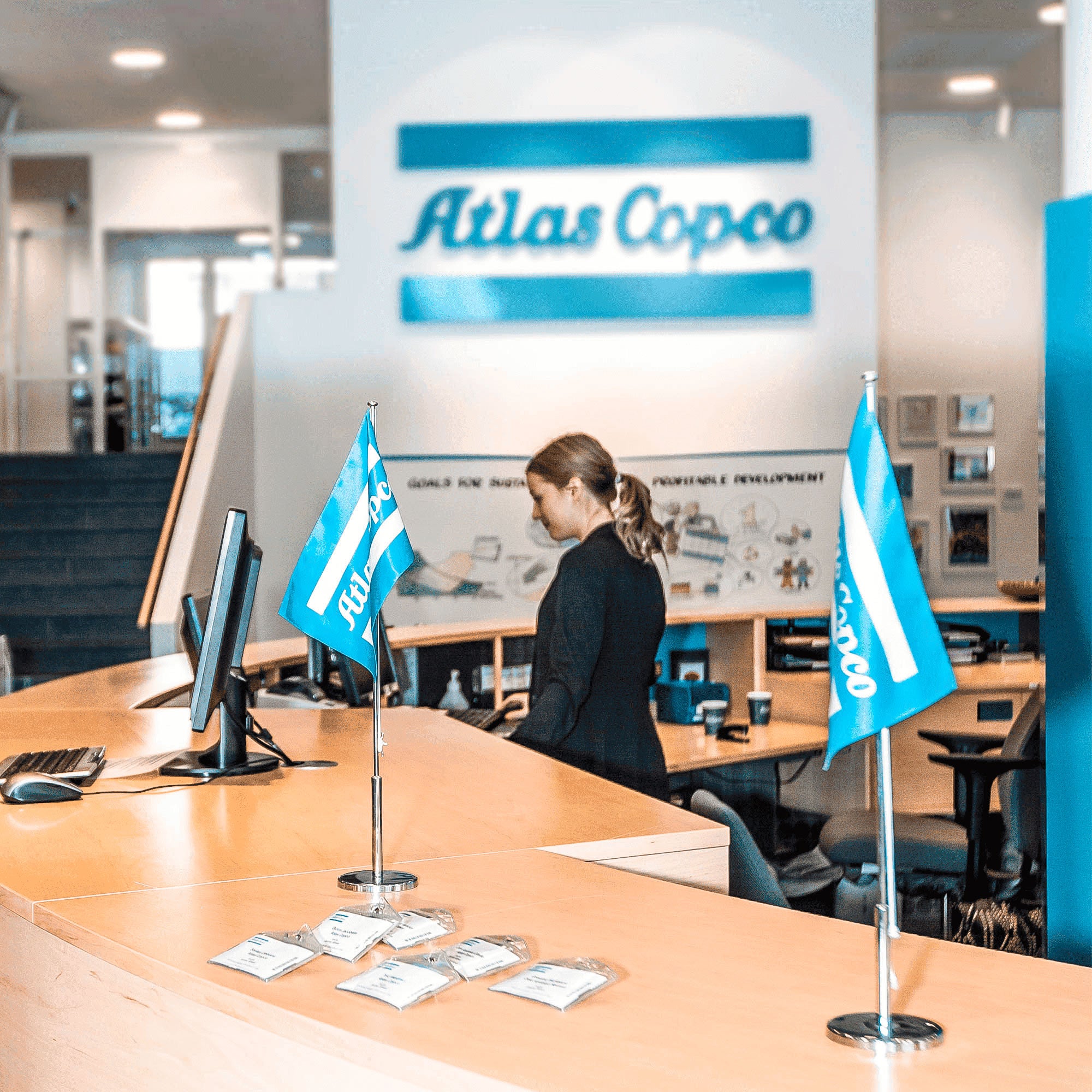 Table flag with atlas copco logo